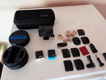 GoPro Hero 9 Black con 3 batterie e accessori