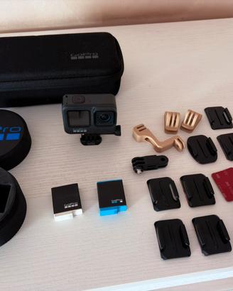 GoPro Hero 9 Black con 3 batterie e accessori