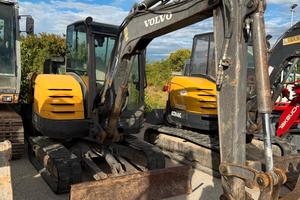 ESCAVATORE CINGOLATO VOLVO EC35C
