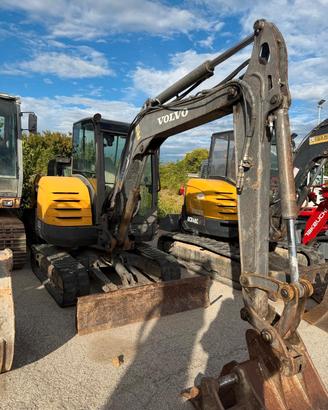 ESCAVATORE CINGOLATO VOLVO EC35C