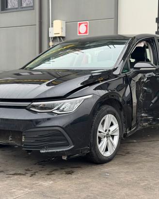 VOLKSWAGEN GOLF 8 per ricambi usati DSR