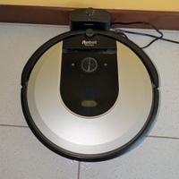 due robot iRobot roomba lava e aspira