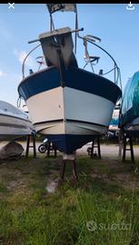 scafo con entrofuoribordo