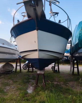 scafo con entrofuoribordo