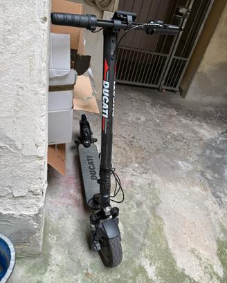 Monopattino elettrico ducati