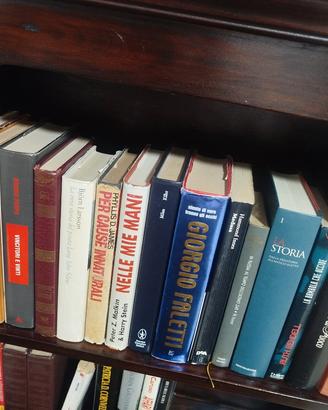 10 libri di vario genere 