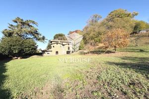 Rustico / Casale di 463 m² con più di 5 locali e b