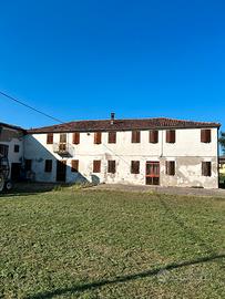 Casa rurale composta da 3 unita' e ampio magazzino