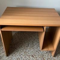 solida scrivania per computer / PC 