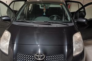 Toyota yaris anno 2006