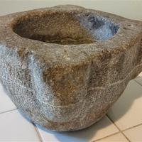 Antico mortaio in pietra