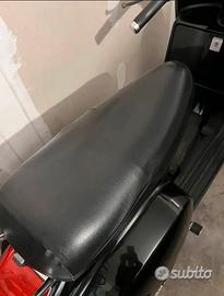COPERTINA SELLA “ VESPA “ PX.