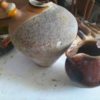 Vaso di argilla antica e brocca 800 in terracotta