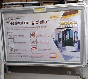 Cartello stradale per supporto di immagini/scritte