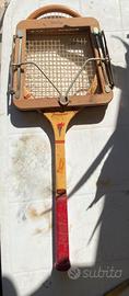 racchetta da tennis vintage in legno marca Dunlop