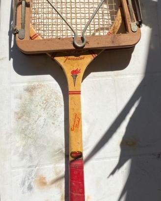 racchetta da tennis vintage in legno marca Dunlop