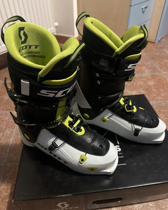 Scarpone per sci alpinismo scott cosmos tour