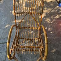 sedia a dondolo in vimini e sedia in vimini