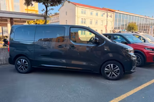 PEUGEOT Traveller 2.2 BlueHDi 180 EAT8 9 posti