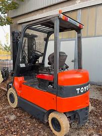 Muletto TOYOTA 7FBMF25 del 2012 batteriaottima