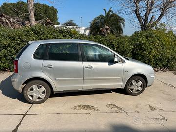 Volkswagen polo 2004 con 30000km auto è perfetta
