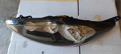 Faro anteriore sinistro Ford Fiesta Mk6