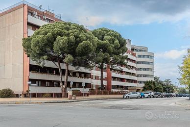 Quadrivano con p.auto coperto e cantina