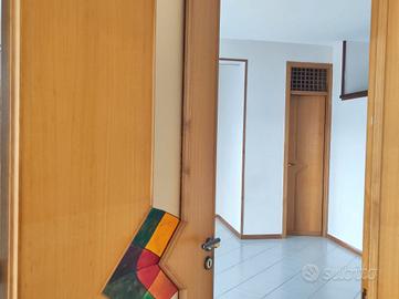 Porta con dettaglio in vetro