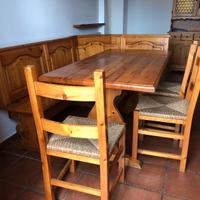 Tavolo con panca ad elle e 3 sedie in pino