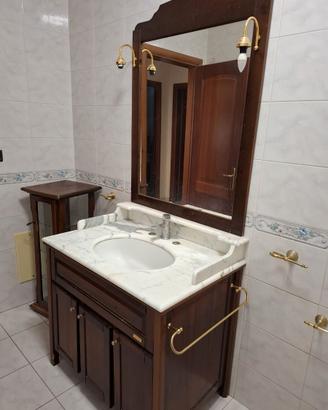 Arredo bagno legno scuro