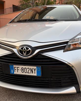 Toyota Yaris 1.0 benz ideale per neopatentati