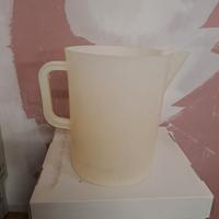 caraffa in plastica graduata