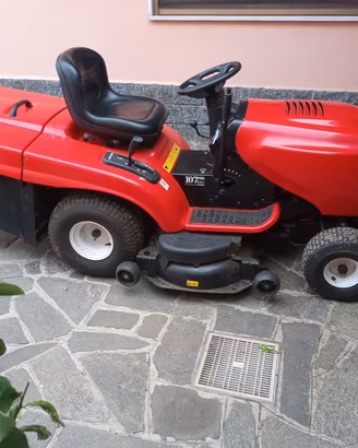 Trattorino tagliaerba 