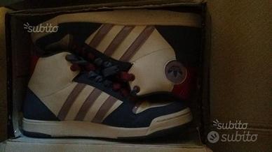 Adidas 35/baci e abbracci 45/militari 25