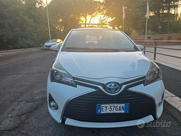 Toyota Yaris 1.5 Hybrid  Active  gomme nuove .