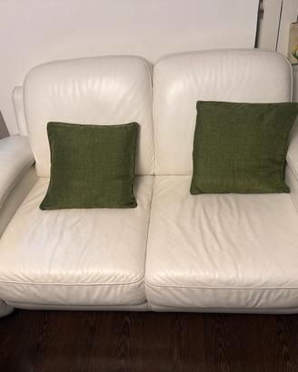 divano bianco in pelle