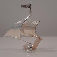 Sopra Mobil  in argento  .