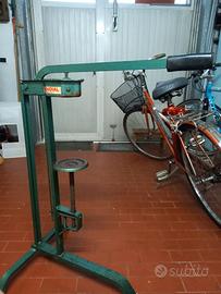 Imbottigliatrice per tappi di sughero Mondial