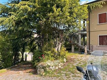 Appartam al 2° piano di una bi-familiare e terreno