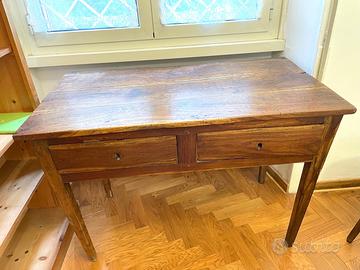 Scrivania antica stupenda e tanti mobili eleganti