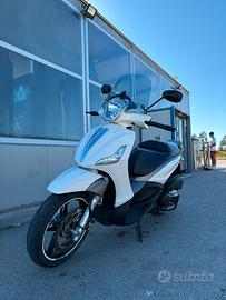 Piaggio Beverly 350 Sport Touring