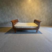 Letto a barca in noce