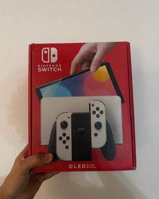 NINTENDO SWITCH OLED BIANCA
