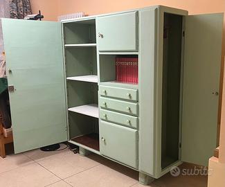 Credenza in legno ristrutturata 