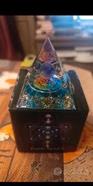 Piramide orgonite sfera d'Ametista simbolo
mandala