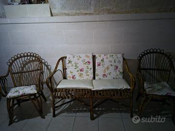 Set vintage in vimini un divanetto a due poltrone
