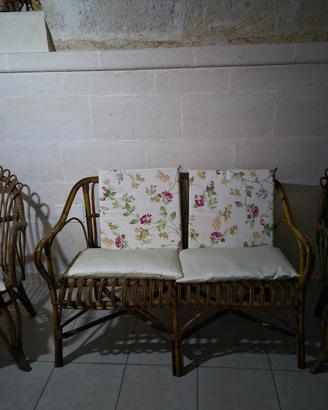 Set vintage in vimini un divanetto a due poltrone