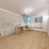 CASA SINGOLA RISTRUTTURATA NEL CENTRO STORICO