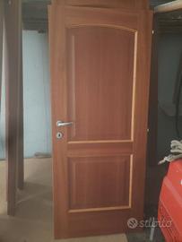 Porta interna legno massello ciliegio con maniglia