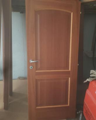 Porta interna legno massello ciliegio con maniglia